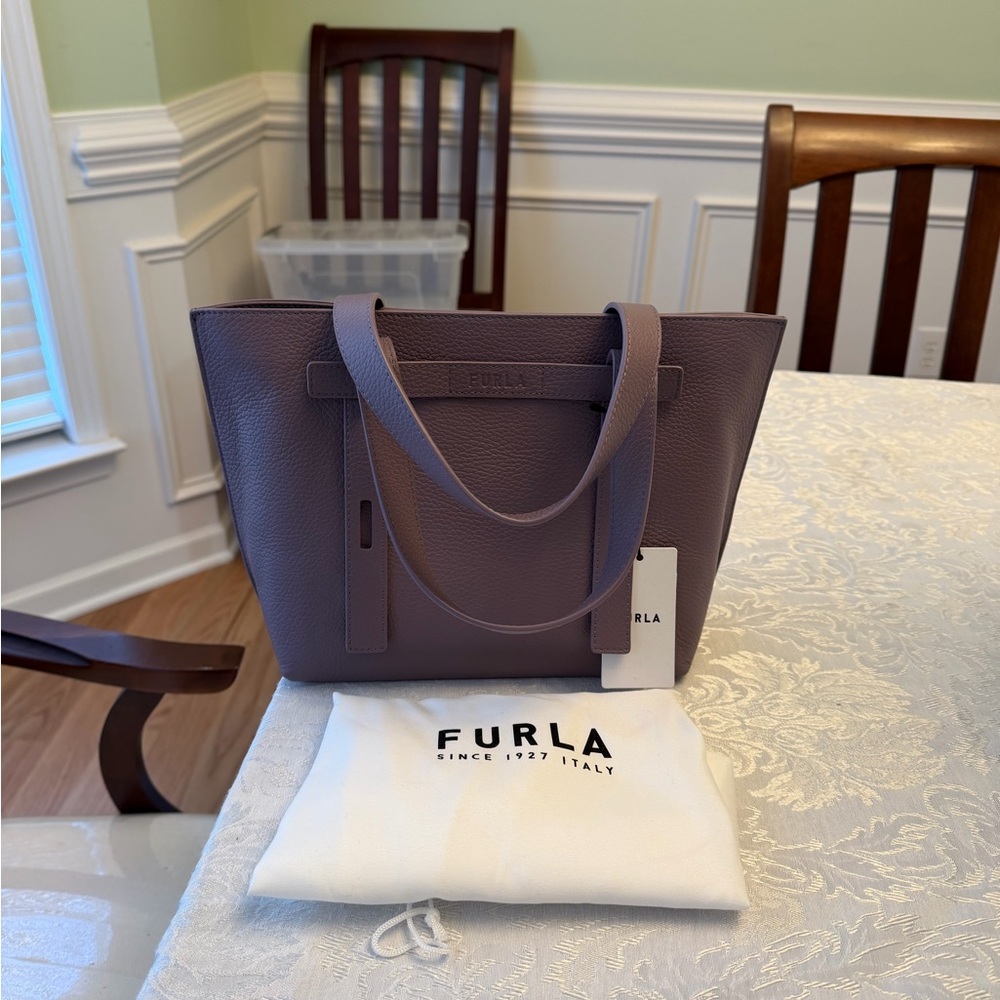 Furla Giove Small leather Tote💜